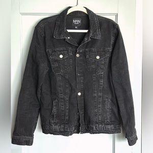BooHoo Man Black Denim Trucker Jacket Distressed – Medium